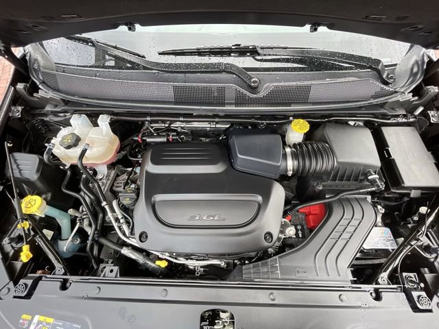 Used 2023 Chrysler Pacifica Touring-L image 25