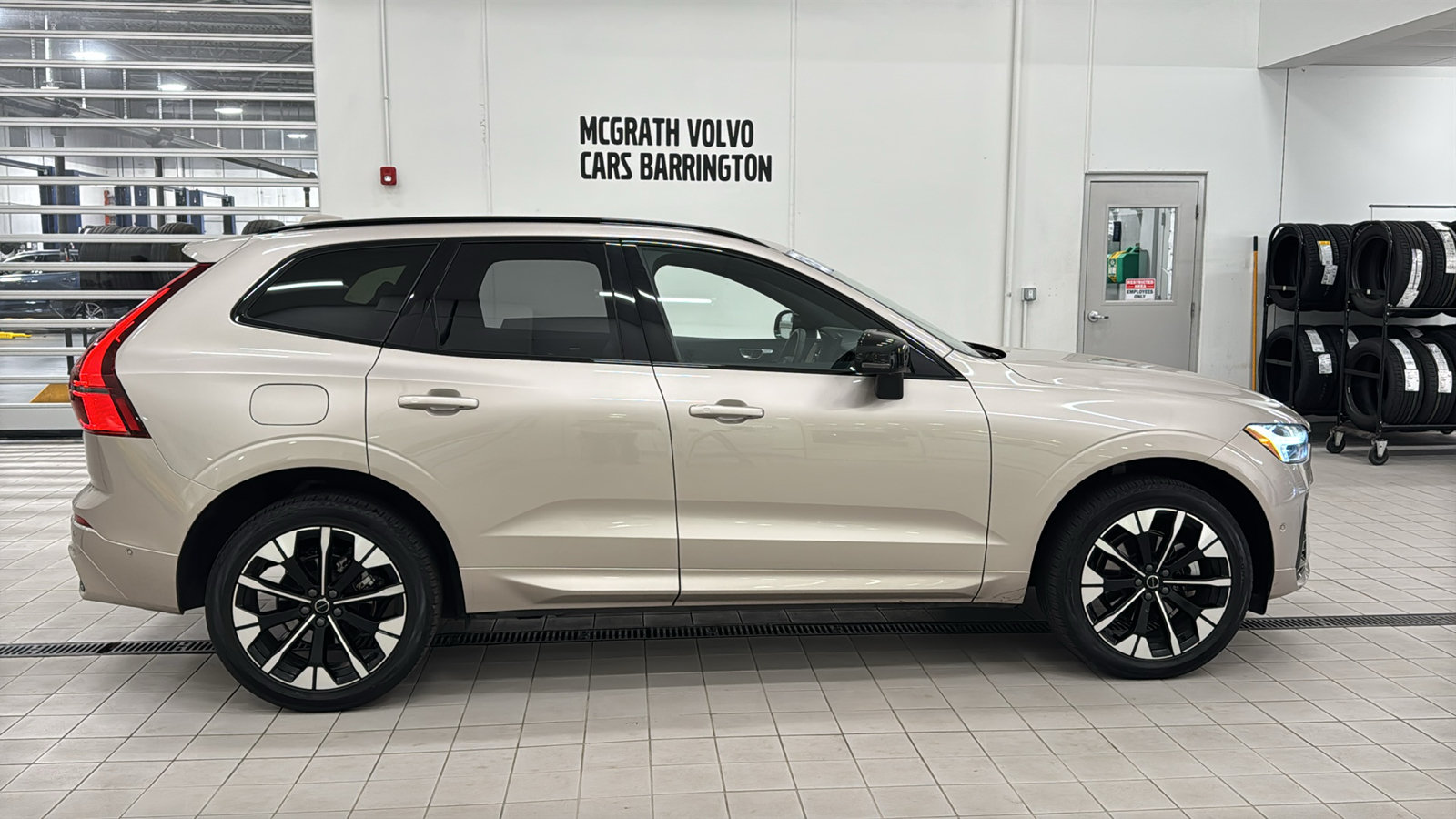 Used 2026 Volvo XC60 B5 Plus AWD/4WD image 4