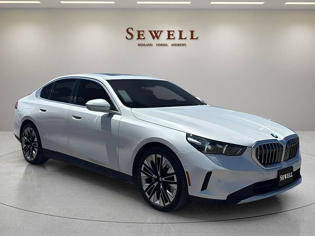 Used 2025 BMW 530i xDrive w/ Premium Package AWD/4WD image 7