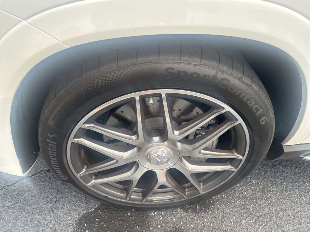 Used 2025 Mercedes-Benz GLE 53 AMG 4MATIC image 2