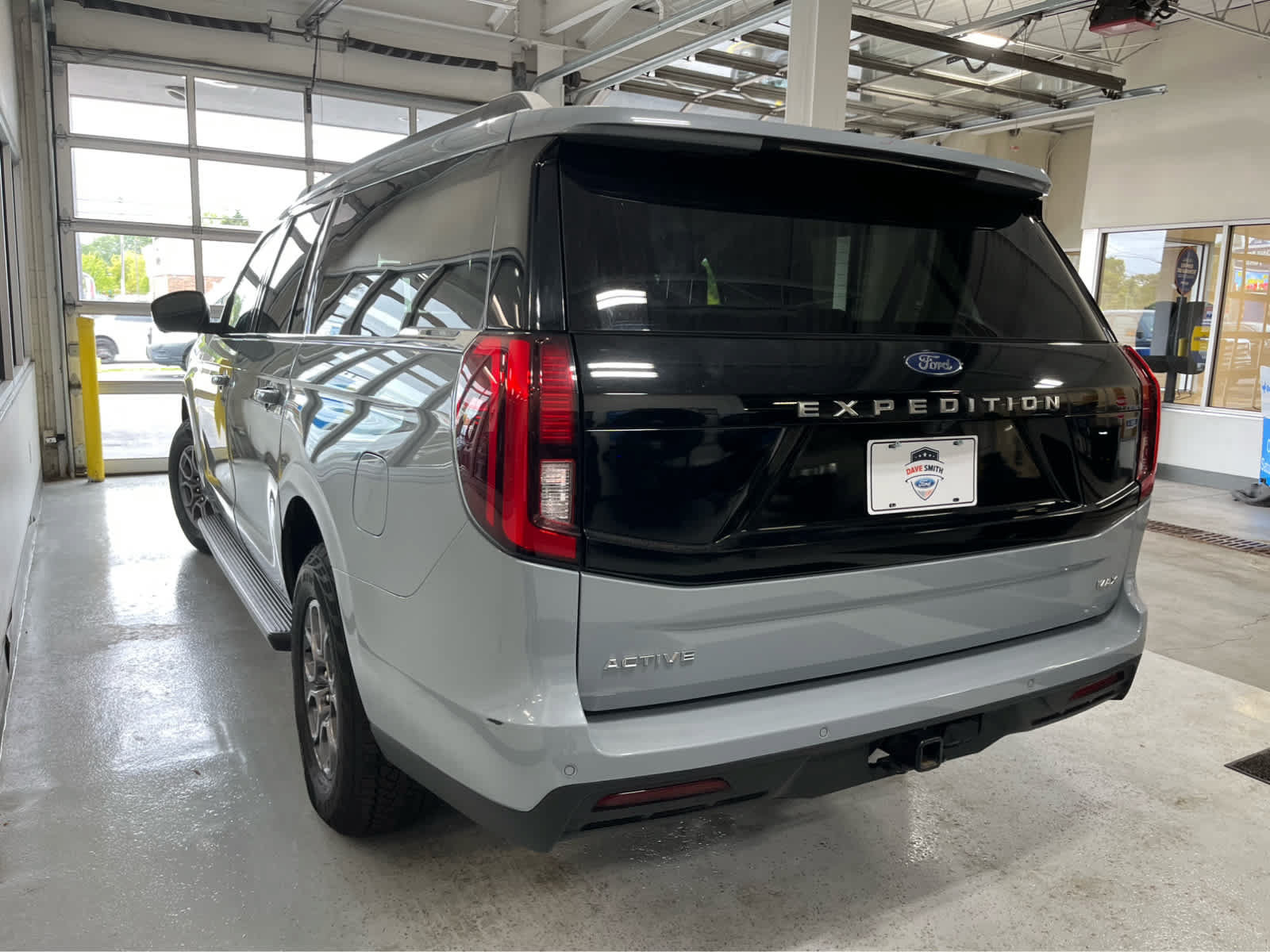 Used 2025 Ford Expedition Max Active AWD/4WD image 9