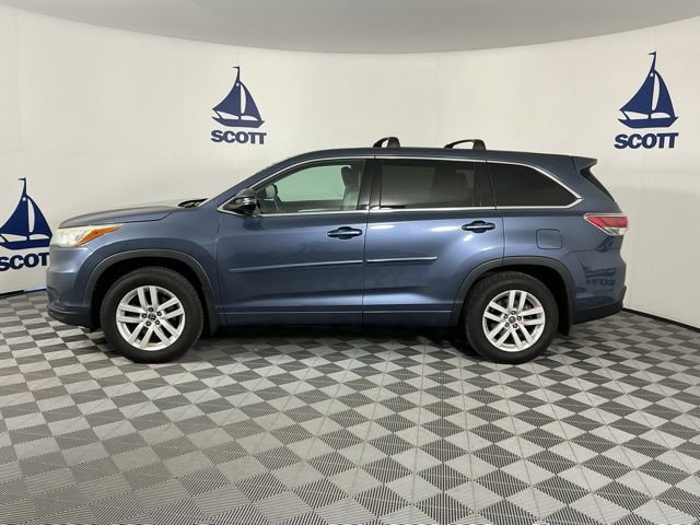 Used 2016 Toyota Highlander LE AWD/4WD image 4