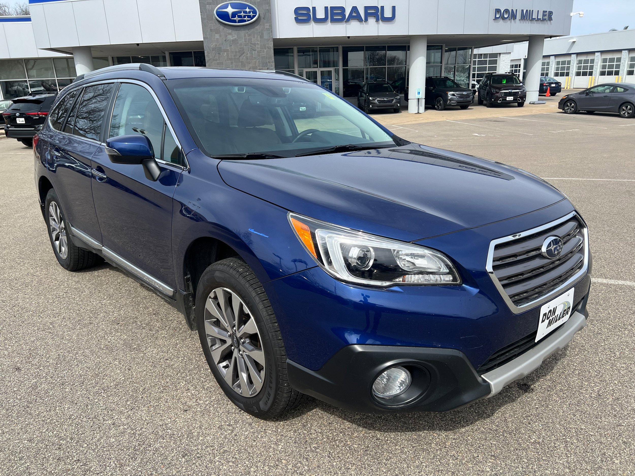 Used 2017 Subaru Outback 2.5i Touring w/ Popular Package #5A image 1