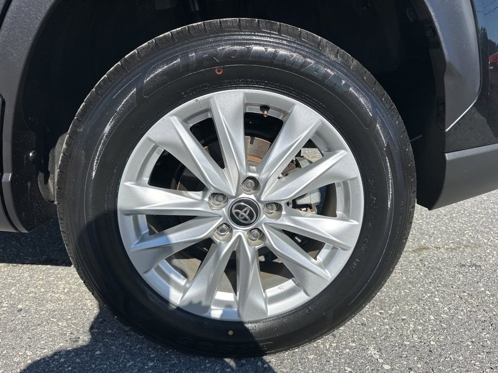 Used 2024 Toyota Corolla Cross LE image 27