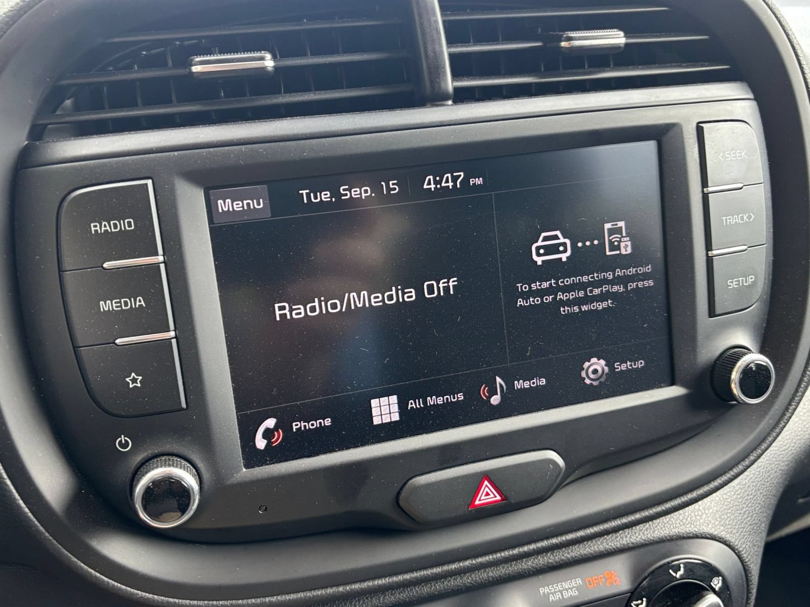 Used 2025 Kia Soul LX w/ LX Technology Package FWD image 19