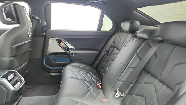 Used 2024 BMW 740i xDrive w/ Premium Package image 31