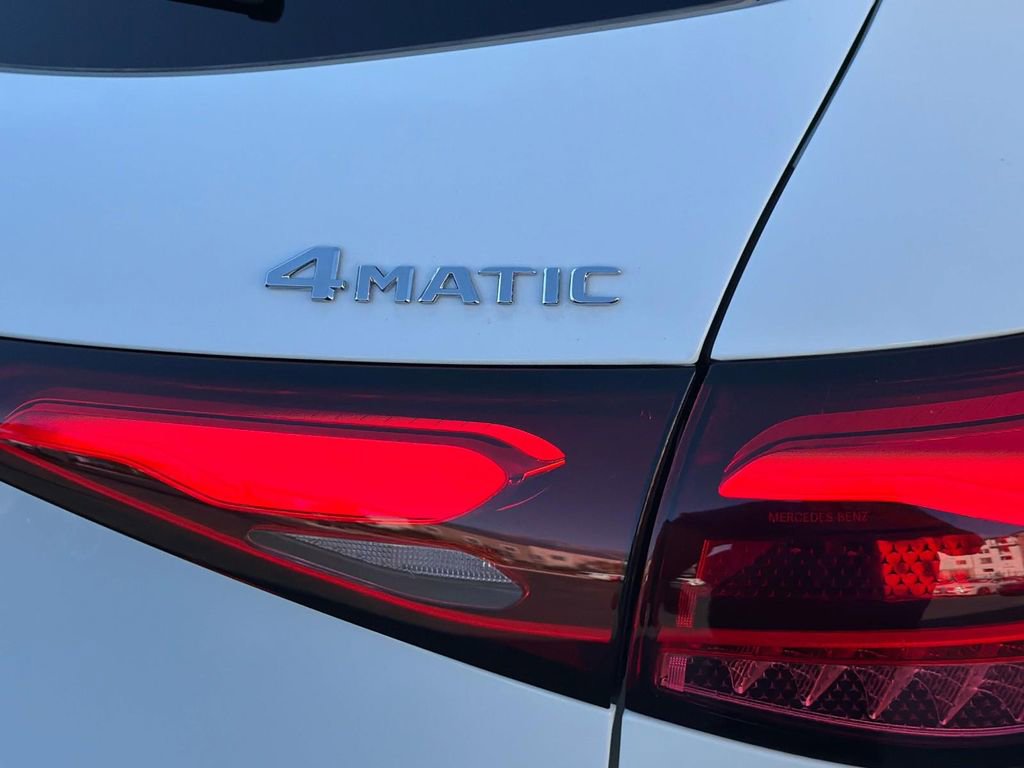 Used 2025 Mercedes-Benz GLC 350e 4MATIC image 20