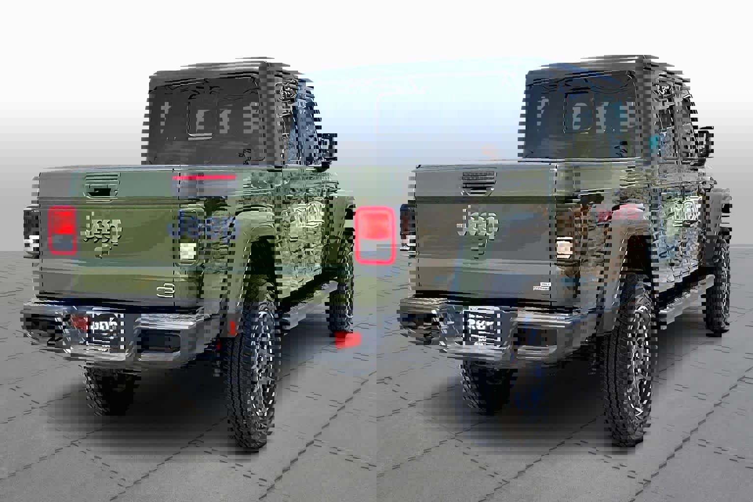 Used 2023 Jeep Gladiator Overland image 12