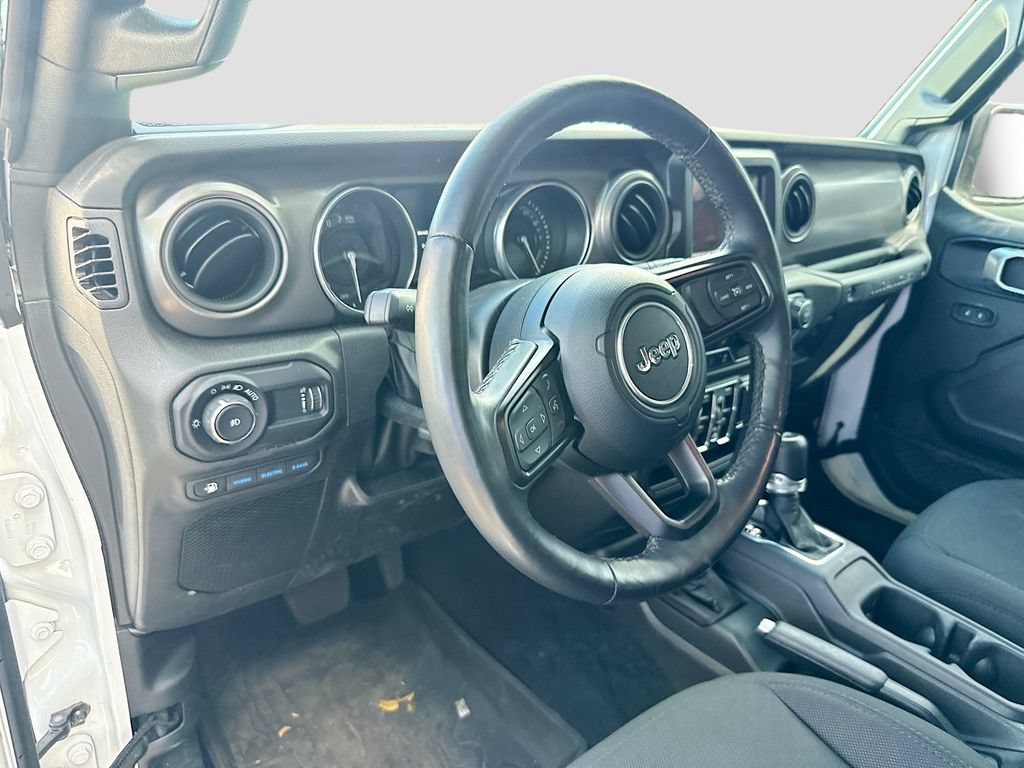 Used 2023 Jeep Wrangler Unlimited w/ Cold Weather Group AWD/4WD image 10