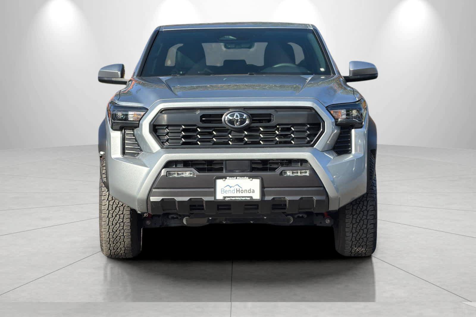 Used 2025 Toyota Tacoma TRD Off-Road AWD/4WD image 9