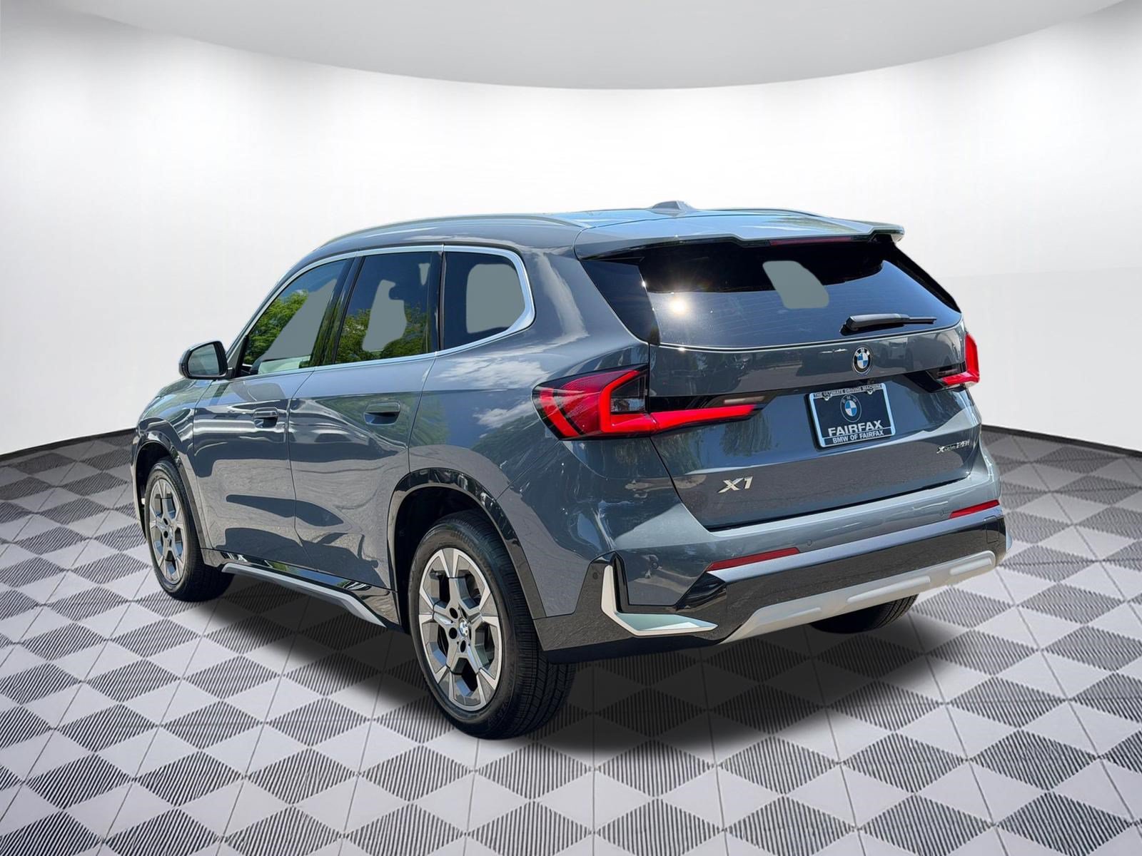 Used 2025 BMW X1 xDrive28i w/ Convenience Package AWD/4WD image 3