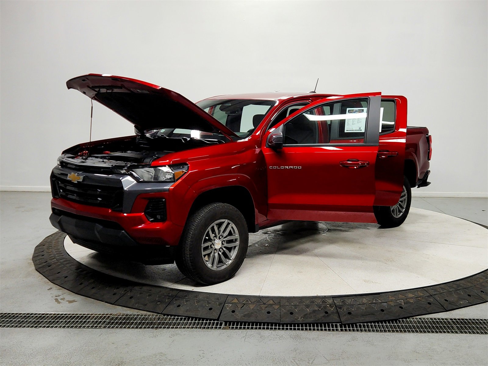 Used 2024 Chevrolet Colorado LT w/ LT Convenience Package II image 11