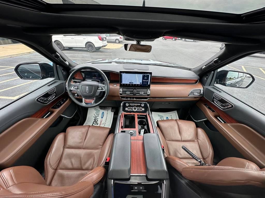 Used 2024 Lincoln Navigator Reserve image 5