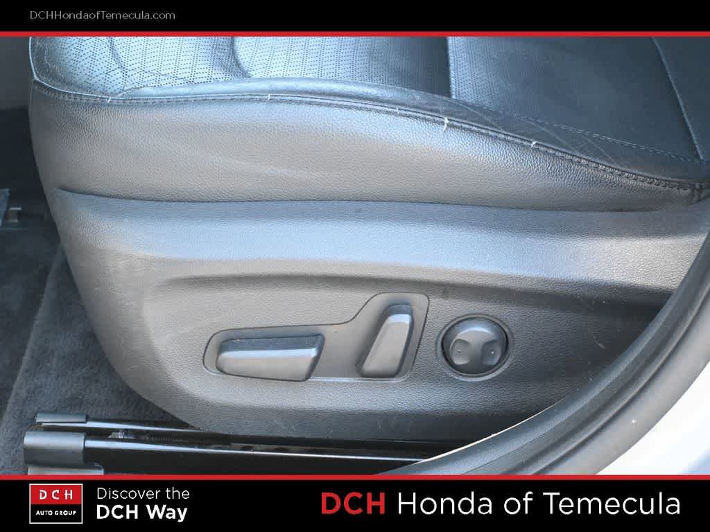 Used 2017 Hyundai Elantra Limited w/ Limited Tech Package 04 FWD image 17