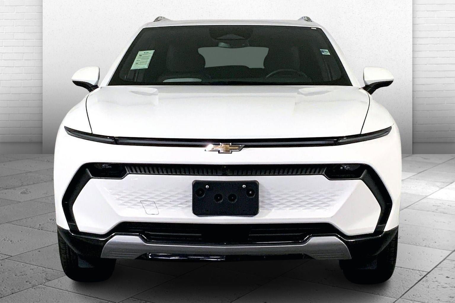 Used 2025 Chevrolet Equinox EV LT FWD image 2