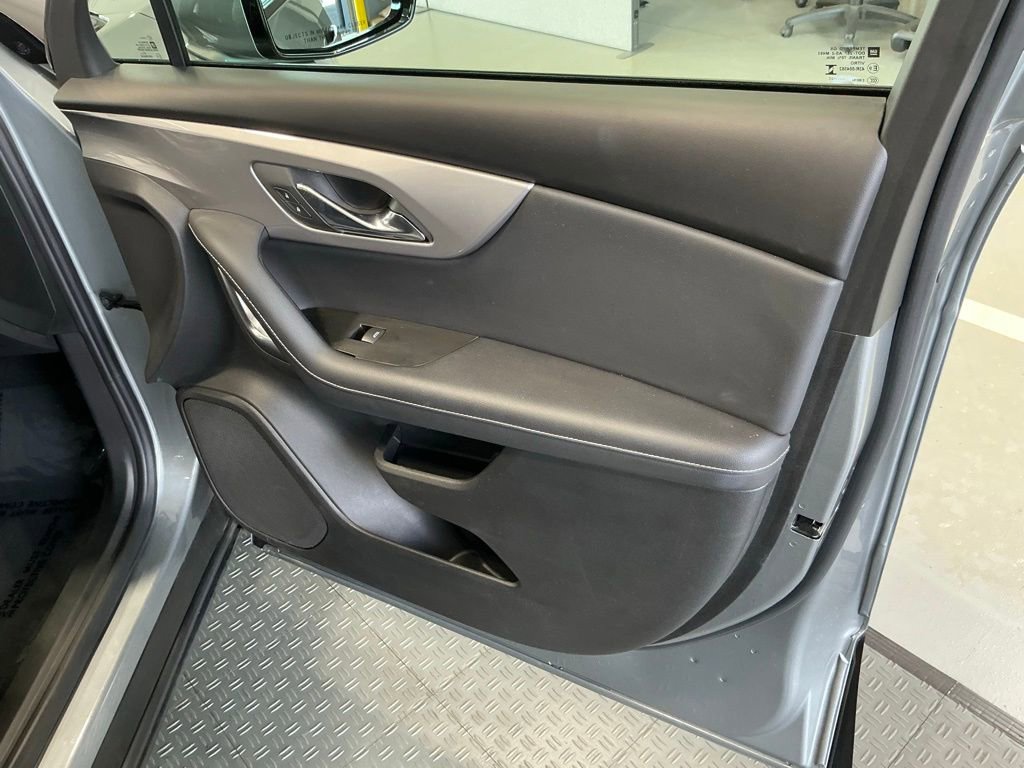 Used 2025 Chevrolet Blazer LT FWD image 40