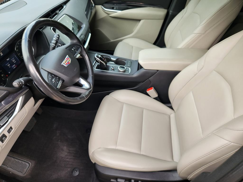Used 2020 Cadillac XT4 Luxury w/ Cold Weather Package image 12