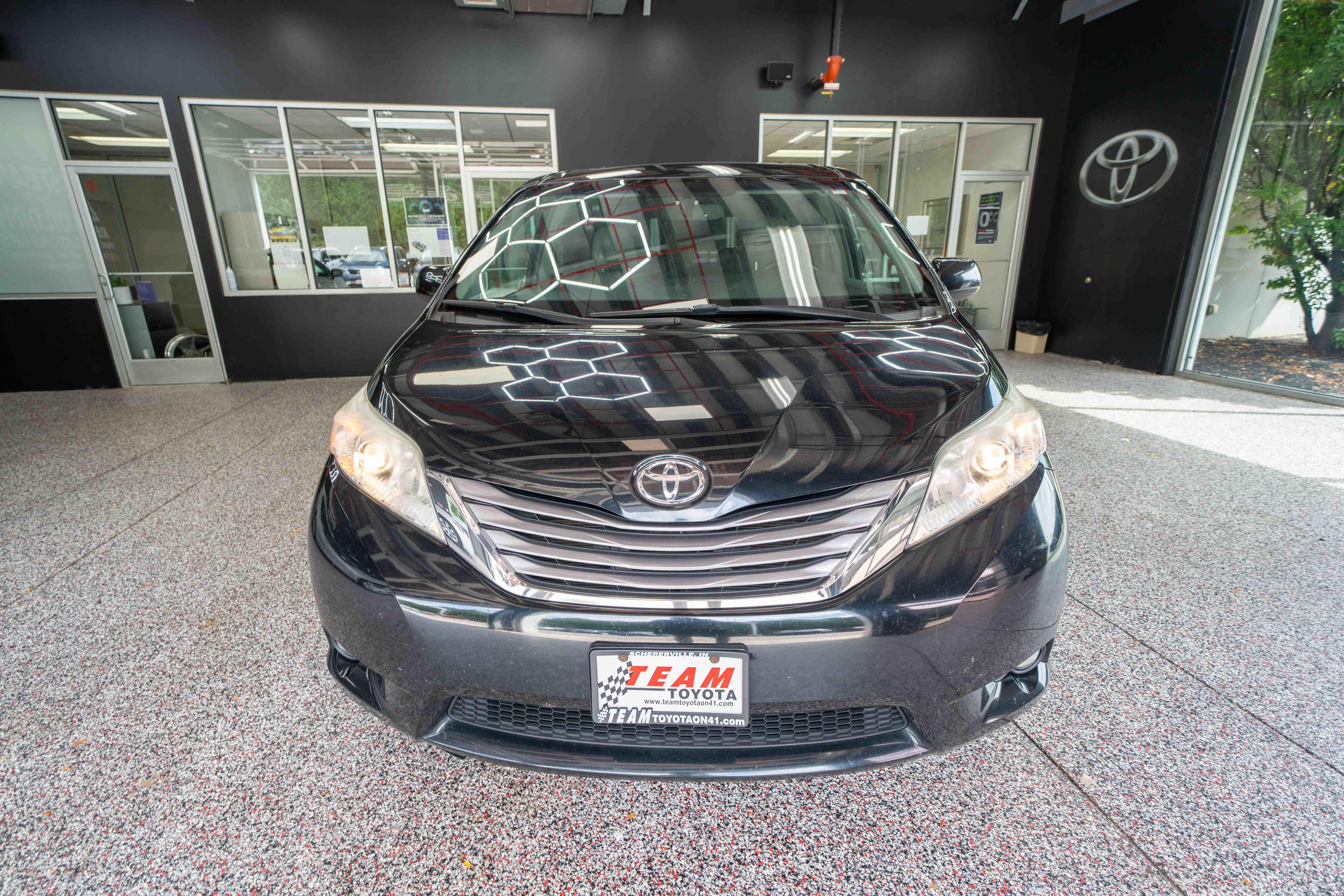 Used 2017 Toyota Sienna XLE Premium FWD image 6