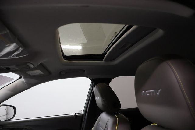 New 2026 Chevrolet Trax ACTIV w/ Sunroof Package FWD image 14