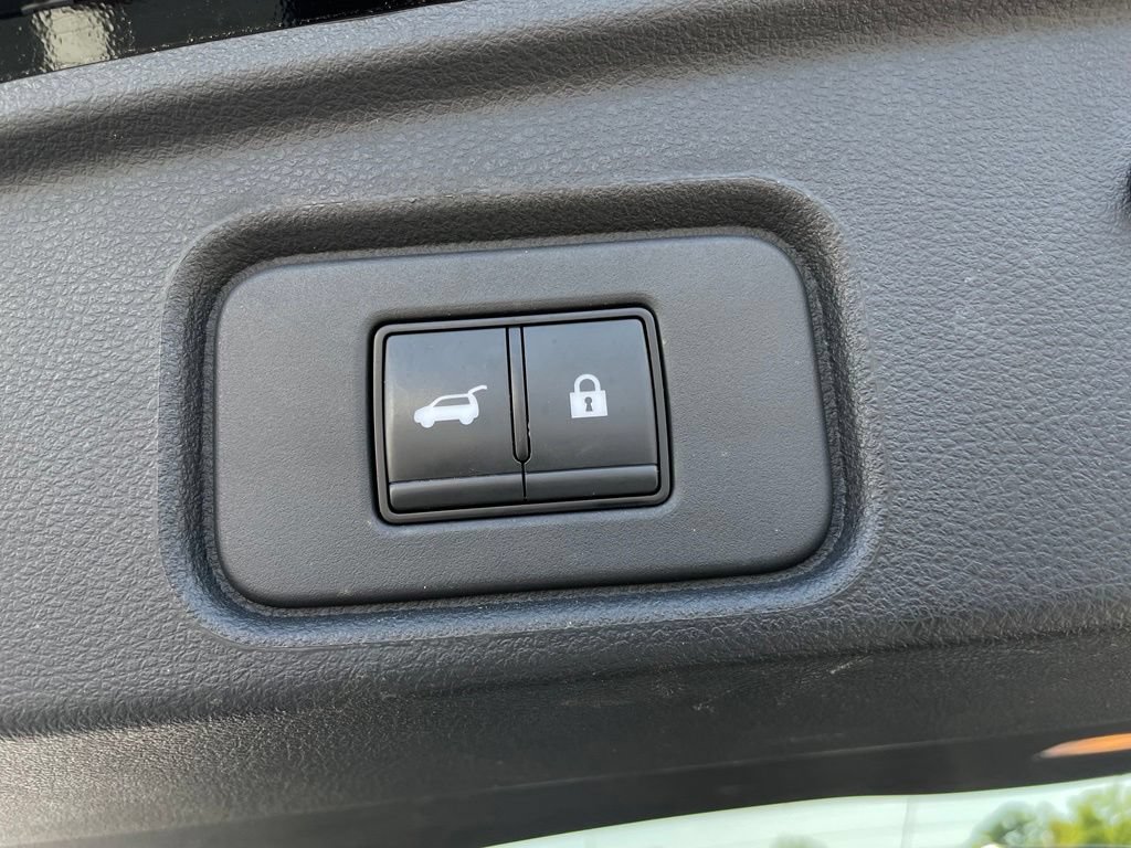 Used 2023 Nissan Pathfinder Platinum FWD image 42