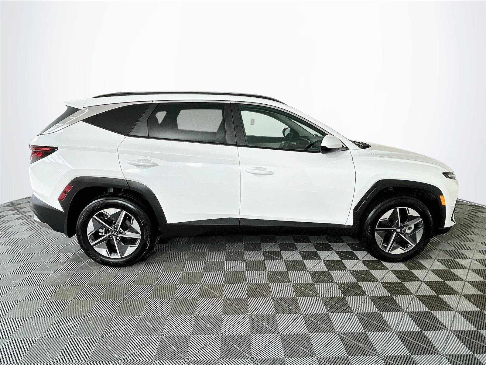 Certified 2025 Hyundai Tucson SEL AWD/4WD image 10