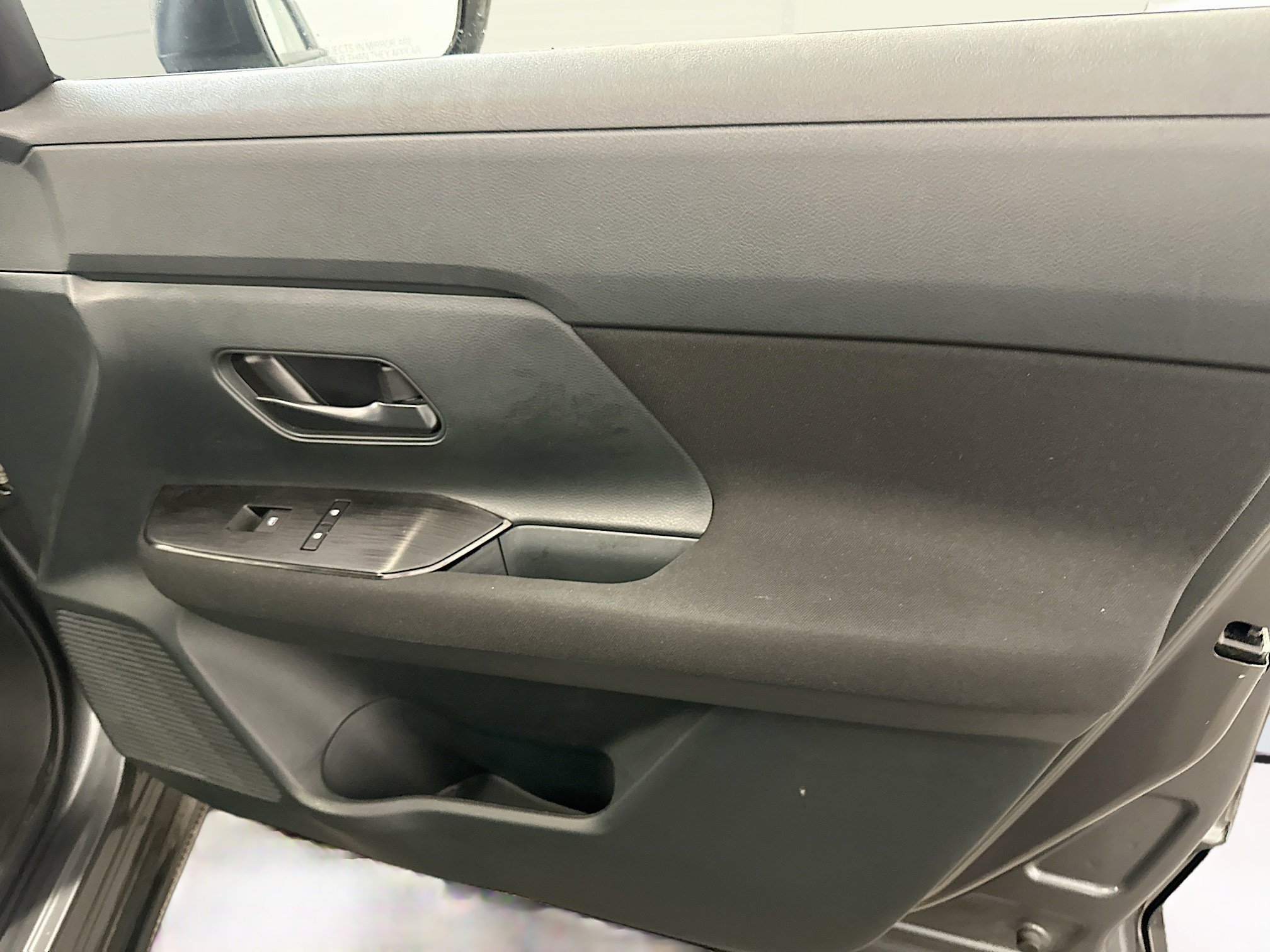 Used 2025 Nissan Kicks S image 32