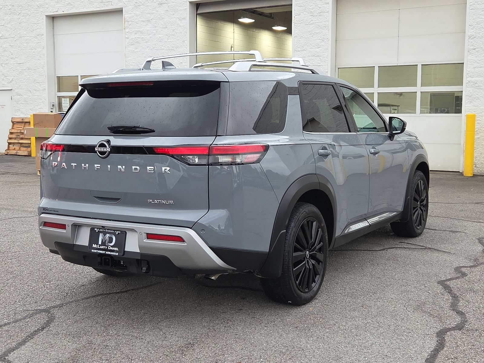 Used 2024 Nissan Pathfinder Platinum FWD image 14