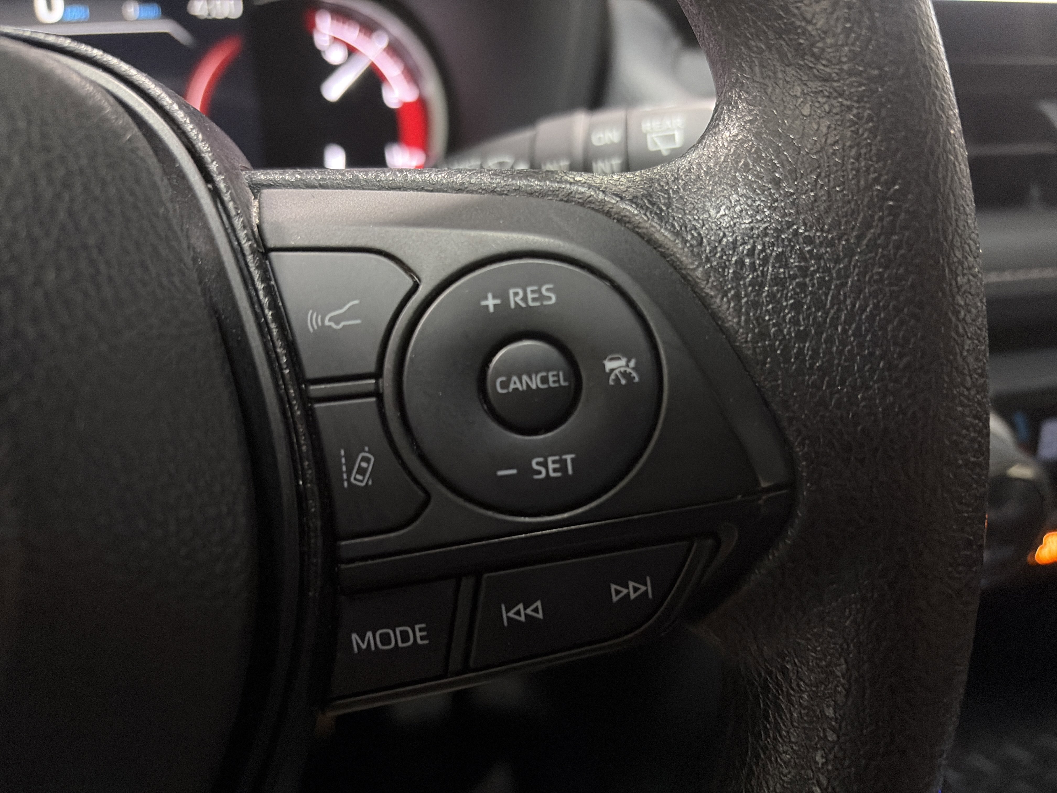 Used 2025 Toyota RAV4 XLE AWD/4WD image 15