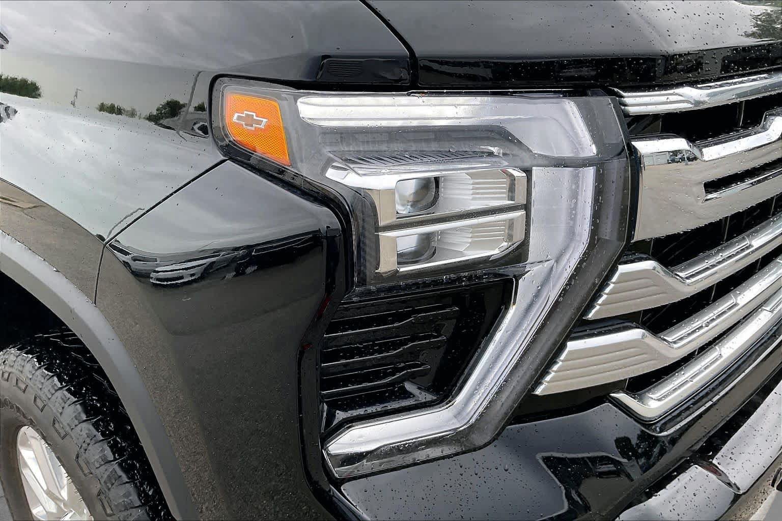 Used 2024 Chevrolet Silverado 2500 High Country w/ Technology Package AWD/4WD image 26