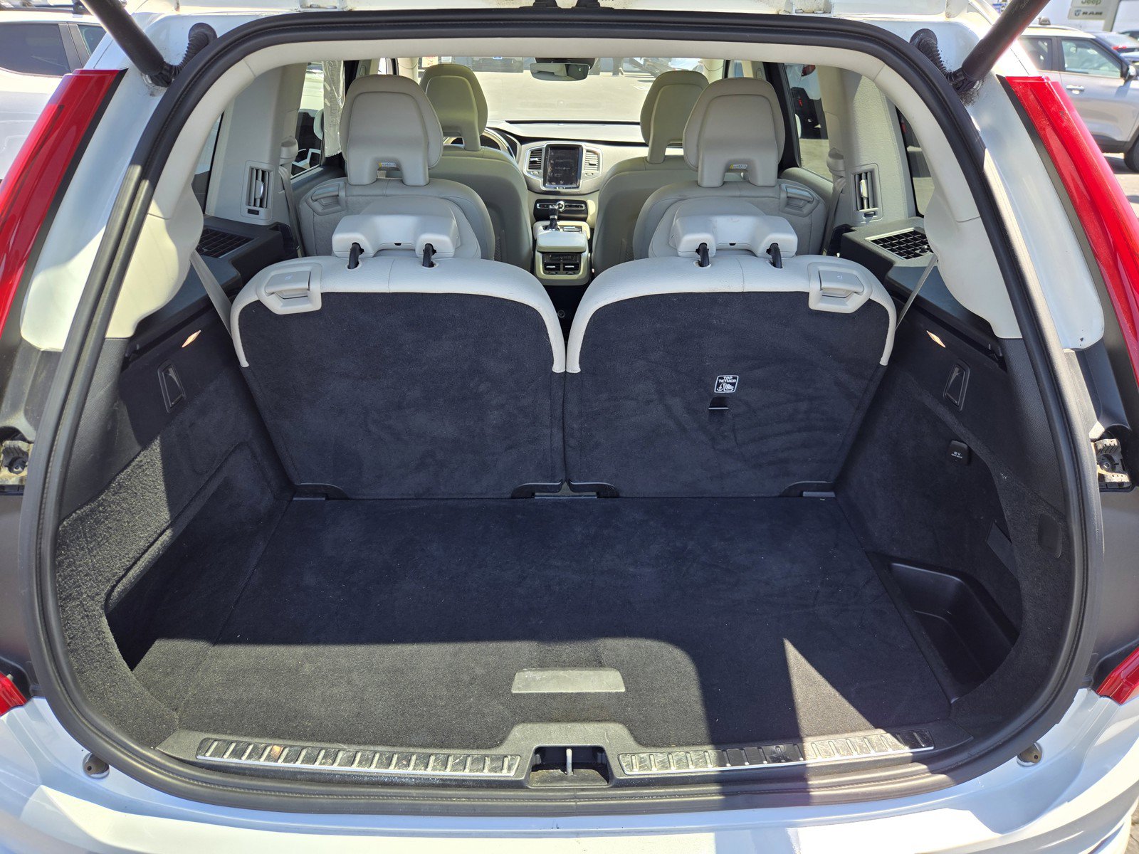 Used 2020 Volvo XC90 T6 Momentum AWD/4WD image 27