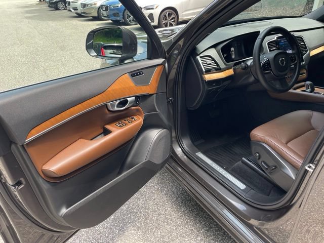 Certified 2024 Volvo XC90 B5 Plus AWD/4WD image 11