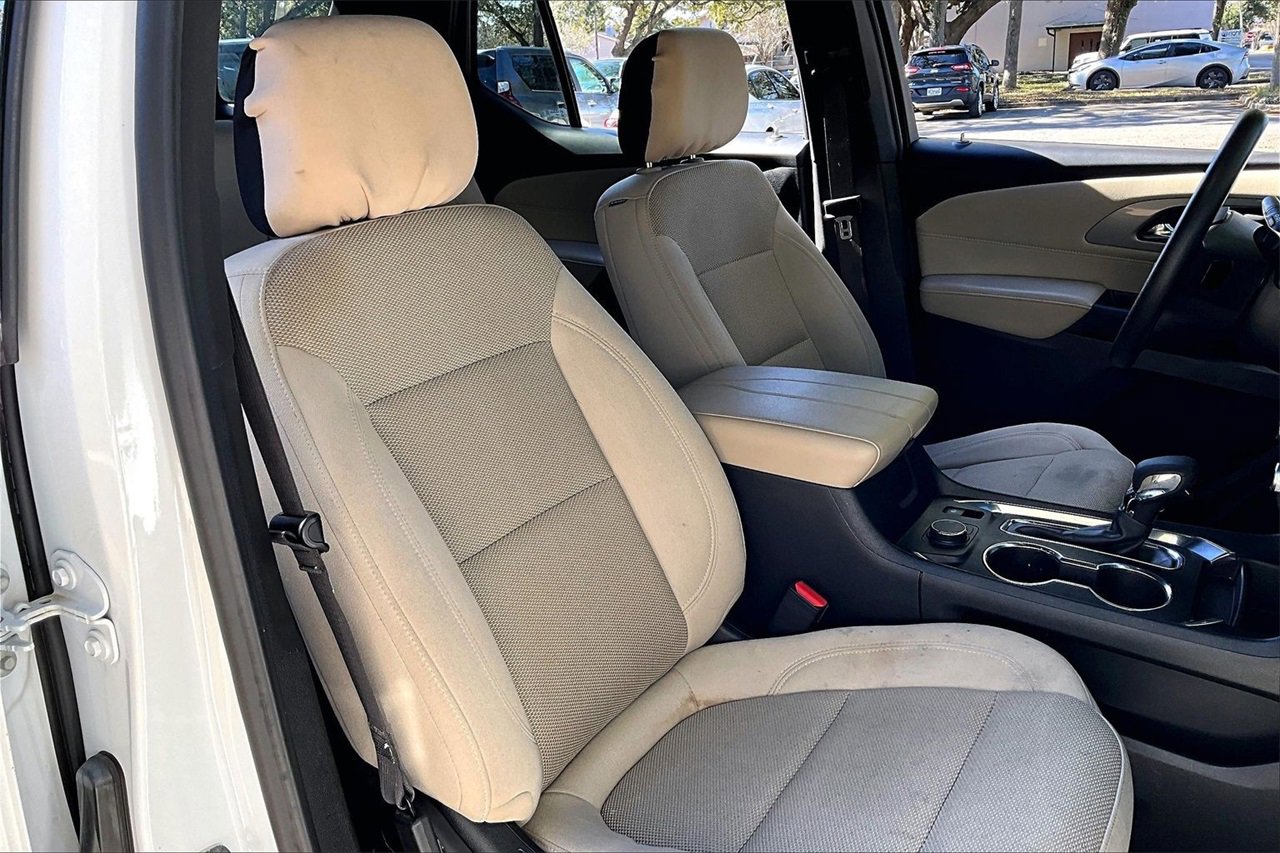 Used 2023 Chevrolet Traverse LS image 26