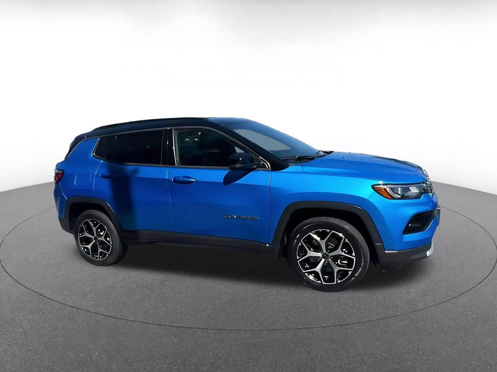 Used 2025 Jeep Compass Limited AWD/4WD image 2