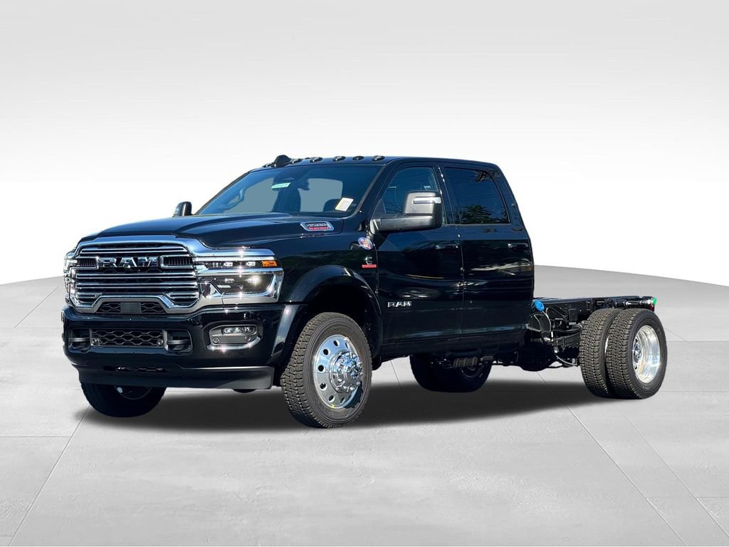 New 2026 RAM 4500 4x4 Crew Cab DRW w/ Laramie Trim Package image 3