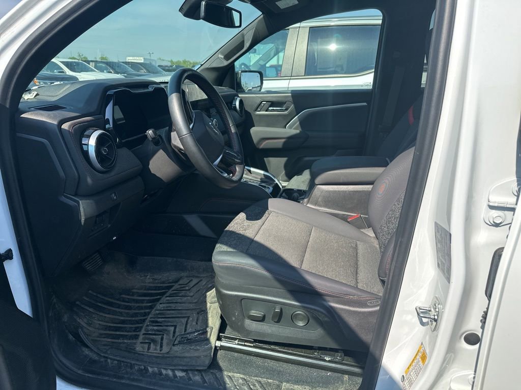 Used 2024 Chevrolet Colorado Z71 w/ Z71 Convenience Package 2 AWD/4WD image 7