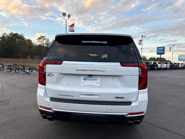 Used 2025 GMC Yukon XL Denali AWD/4WD image 4