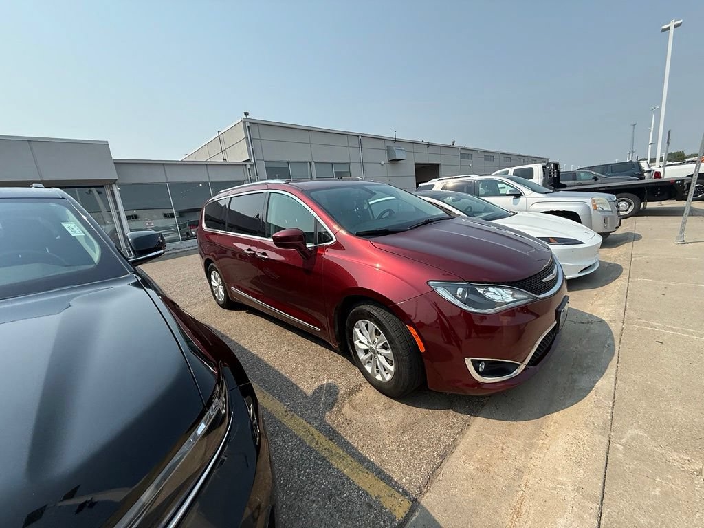 Certified 2019 Chrysler Pacifica Touring-L FWD image 2