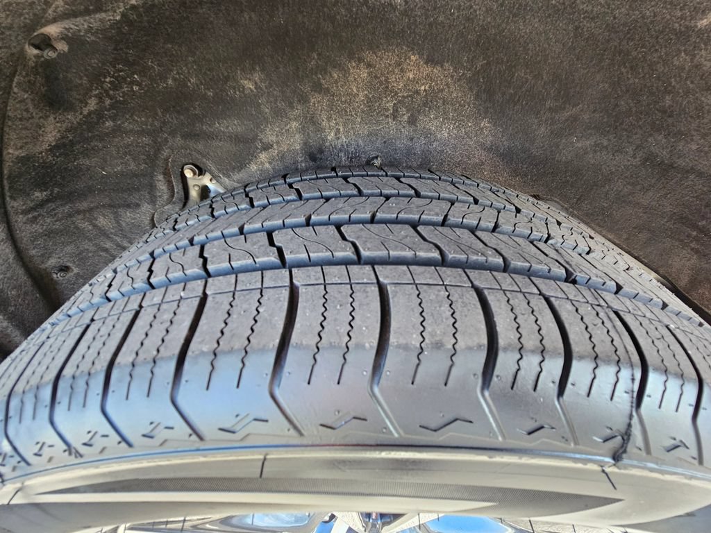 Used 2018 Toyota Highlander LE w/ Carpet Mat Package (TMS) FWD image 27