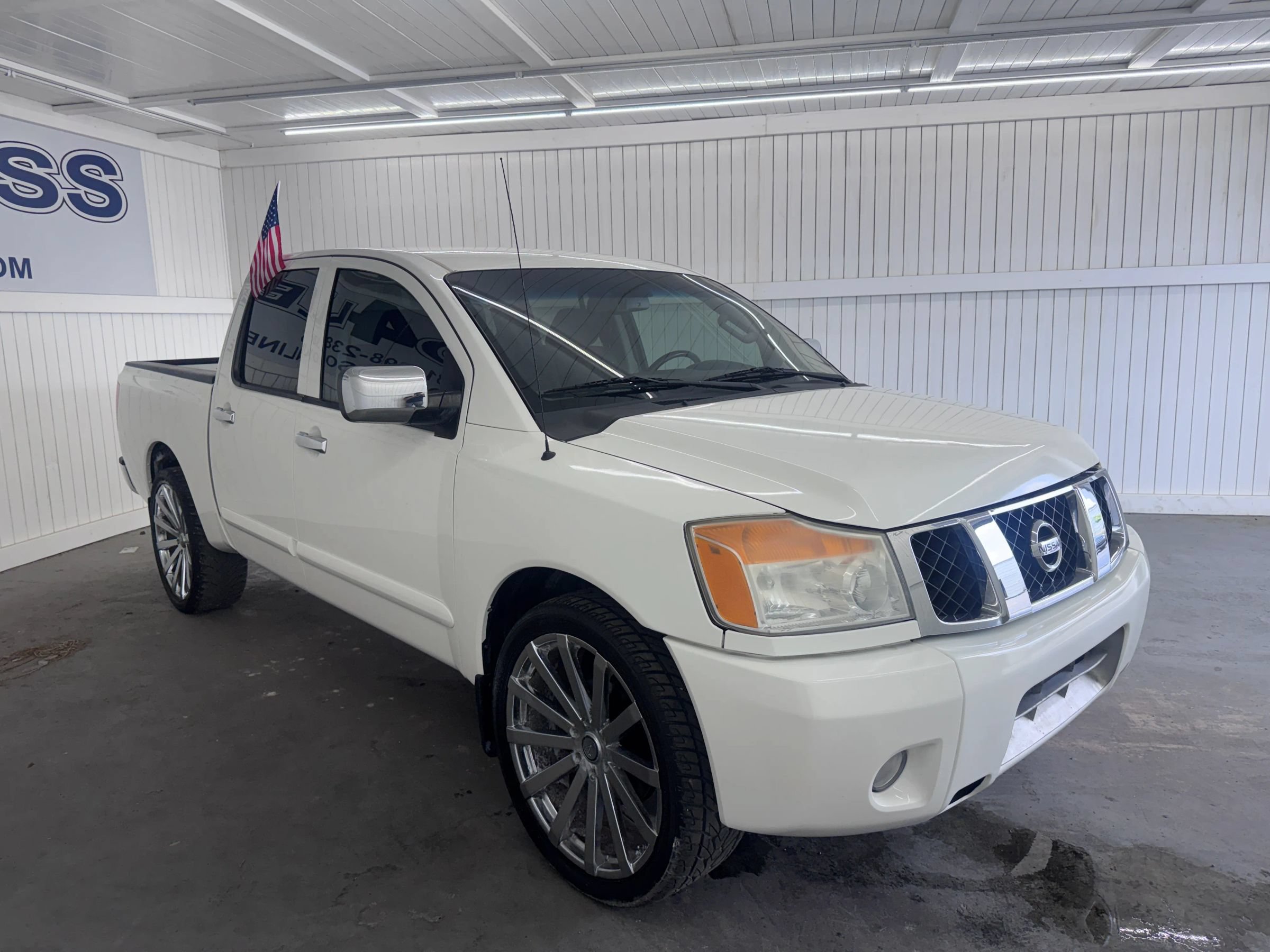 Used 2012 Nissan Titan SV RWD image 3