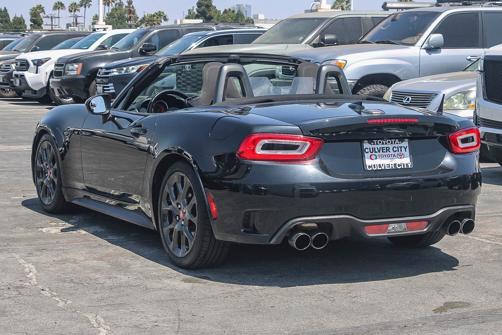 Used 2018 FIAT 124 Spider Abarth RWD image 16