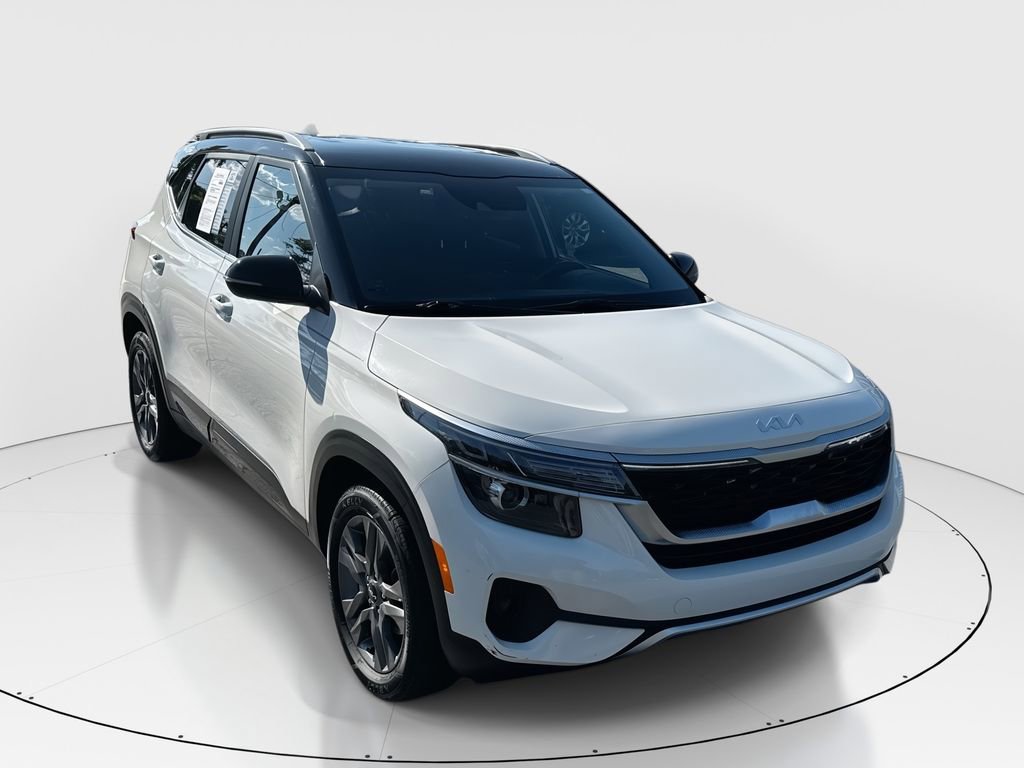 Used 2023 Kia Seltos S w/ Navigation Package FWD image 1
