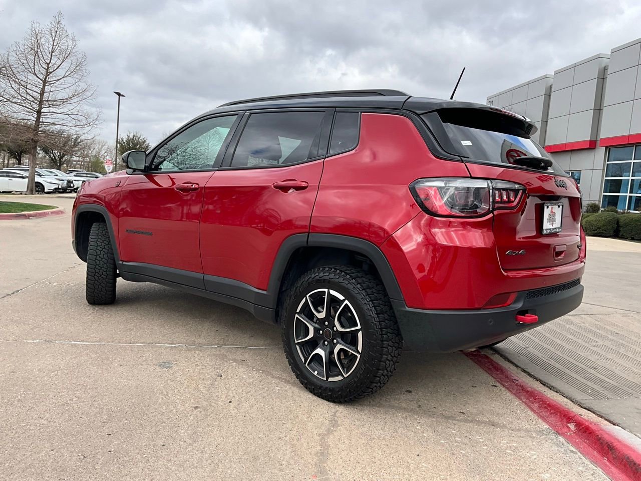 Used 2025 Jeep Compass Trailhawk image 8