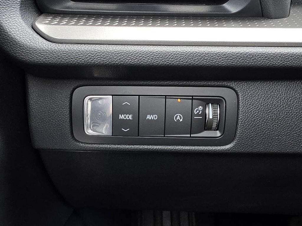 Used 2026 Chevrolet Traverse LT AWD/4WD image 28