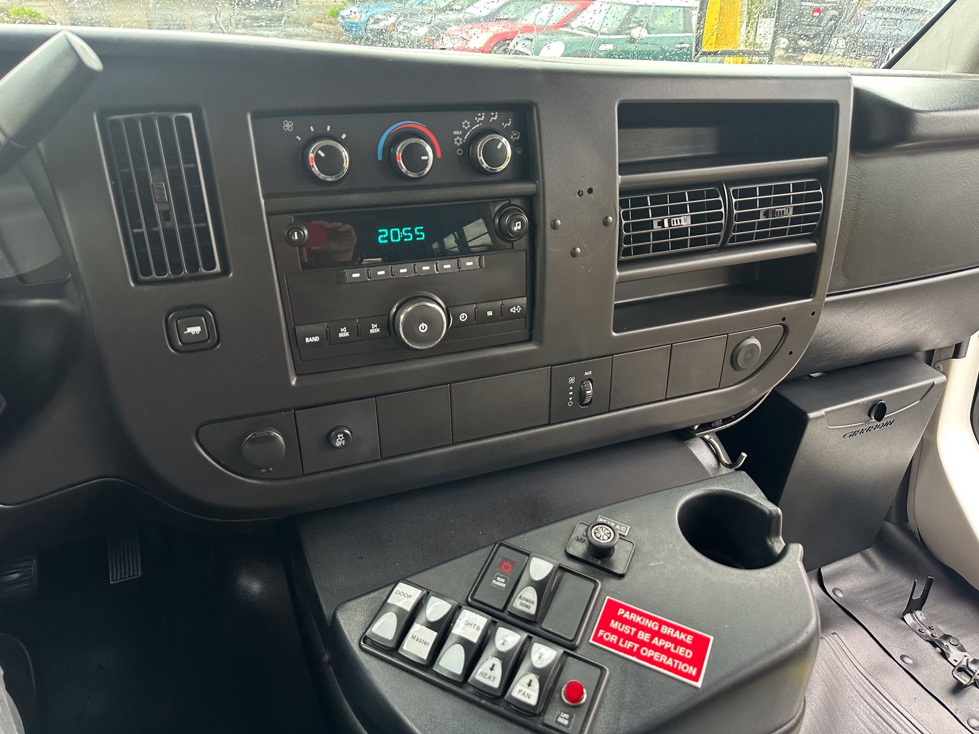 Used 2014 Chevrolet Express 3500 RWD image 16
