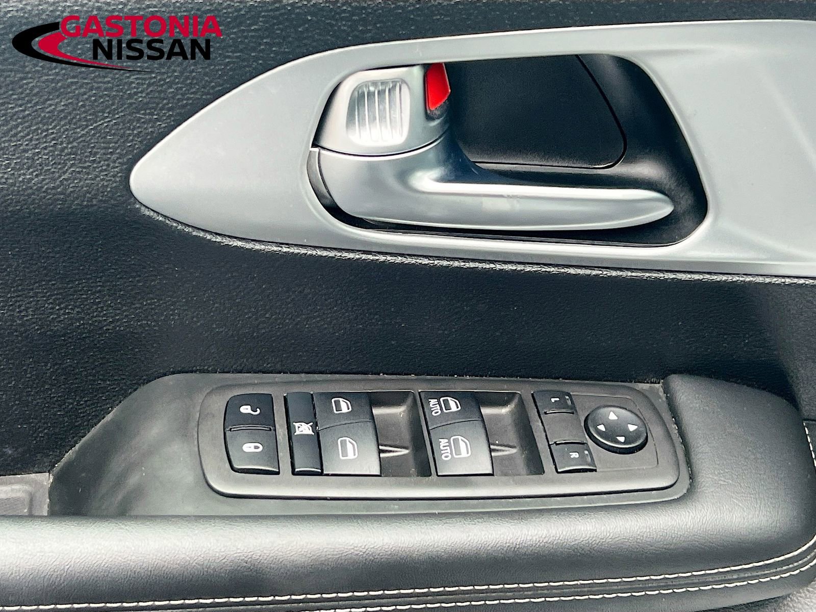 Used 2024 Chrysler Pacifica Touring image 22