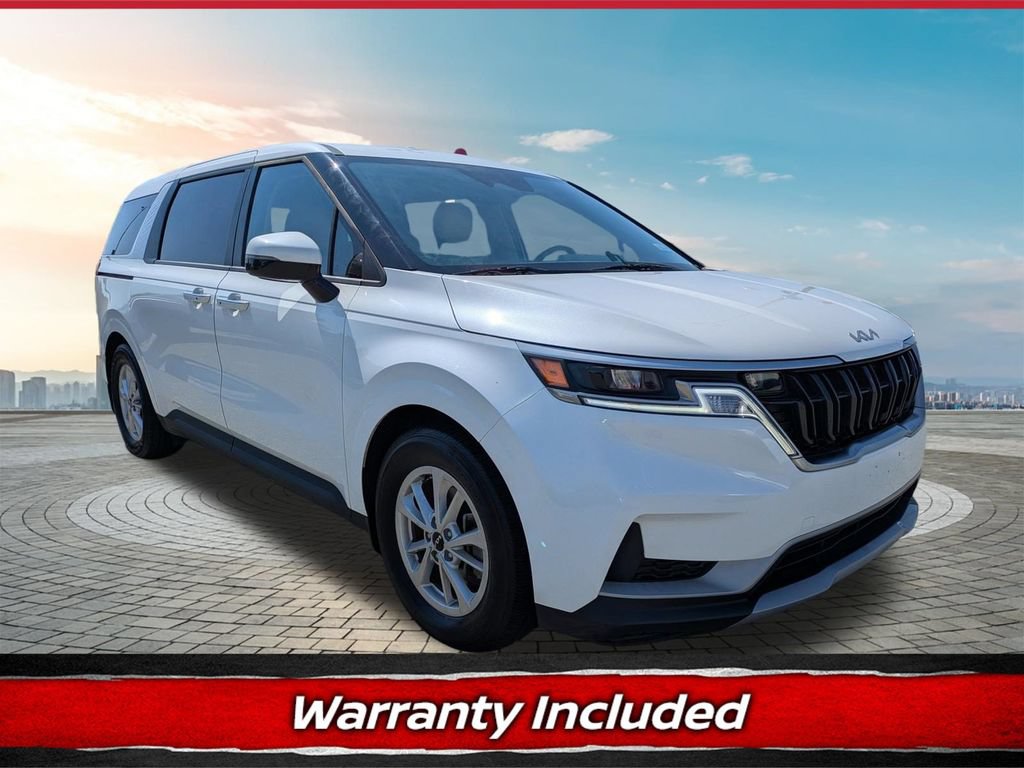 Used 2024 Kia Carnival LX FWD image 1