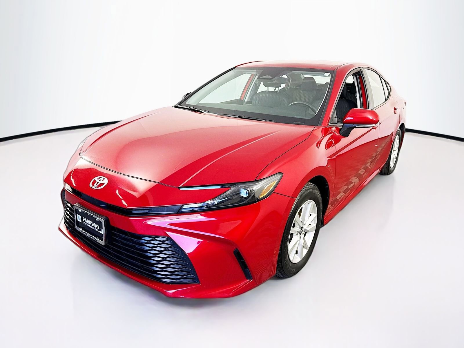 Used 2025 Toyota Camry LE image 3