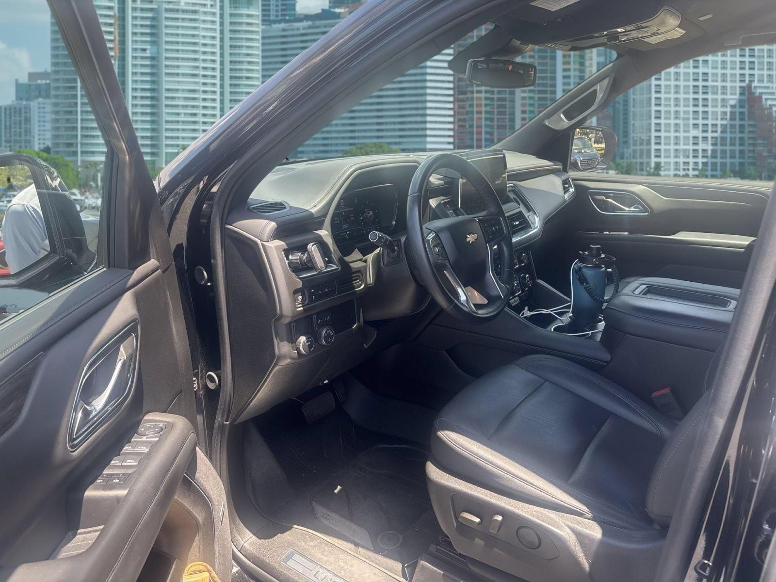 Used 2024 Chevrolet Suburban LT RWD image 6
