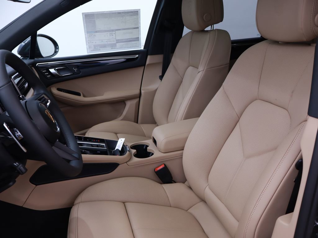 New 2025 Porsche Macan image 5
