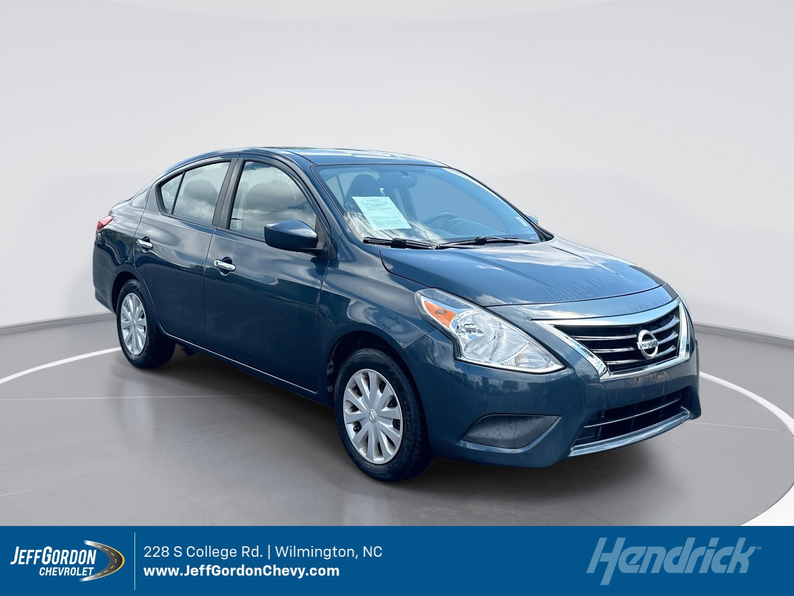 Used 2016 Nissan Versa SV FWD image 1